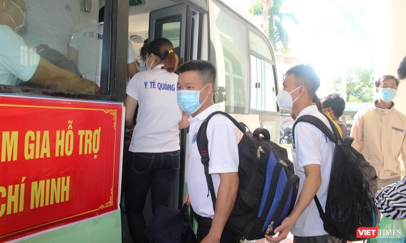 Sáng ngày 27/8, đoàn y bác sĩ của ngành y tế Quảng Nam đã lên đường vào TP HCM hỗ trợ chống dịch COVID-19