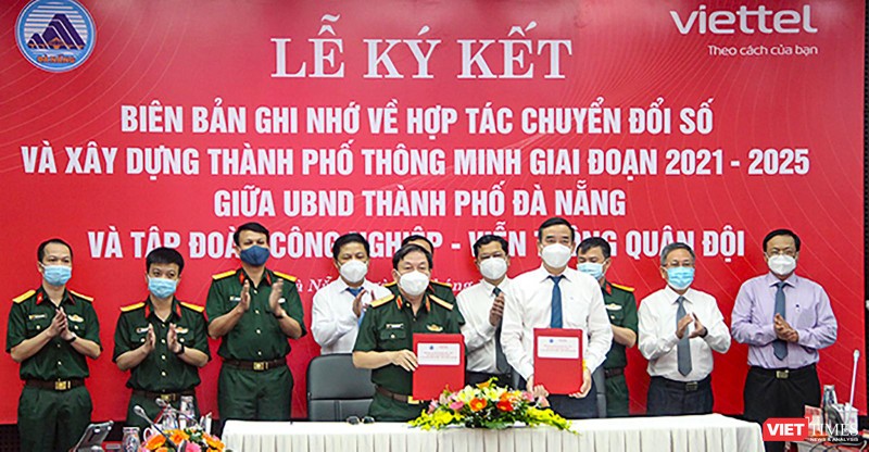 Quang cảnh lễ ký kết biên bản ghi nhớ về xây dựng TP thông minh giai đoạn từ năm 2021 – 2025 giữa UBND TP Đà Nẵng và Tập đoàn Viettel (ảnh danang.gov.vn)
