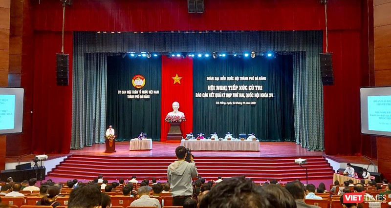 Quang cảnh buổi tiếp xúc cử tri của Đoàn đại biểu Quốc hội TP Đà Nẵng diễn ra sáng ngày 23/11