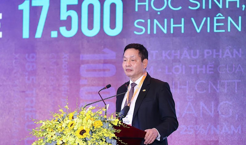 Ông Trương Gia Bình - Chủ tịch HĐQT Tập đoàn FPT phát biểu tại Diễn đàn Đầu tư Đà Nẵng 2022 (Ảnh NĐ)