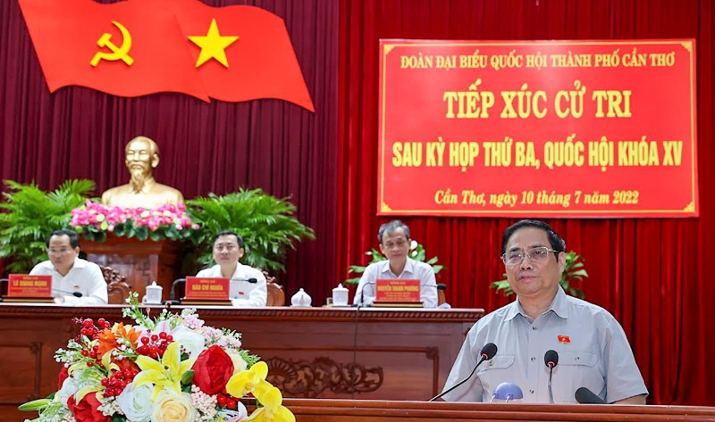 Thủ tướng Chính phủ Phạm Minh Chính phát biểu tại hội nghị tiếp xúc cử tri TP Cần Thơ diễn ra sáng ngày 10/7. Ảnh: VGP/Nhật Bắc