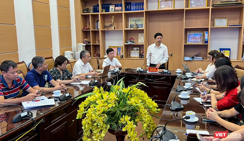 TS Nguyễn Trọng Khoa - Phó Cục trưởng Cục Quản lý Khám, chữa bệnh chủ trì cuộc họp