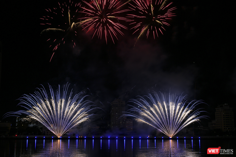 Pha trình diễn pháo hoa của đội Úc tại đêm trình diễn thứ 3 của lễ hội pháo hoa quốc tế Đà Nẵng 2023 (DIFF2023)
