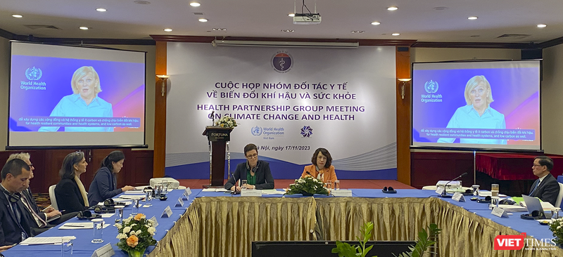 PGS.TS Nguyễn Thị Liên Hương - Thứ trưởng Bộ Y tế và đại diện WHO tại cuộc họp 