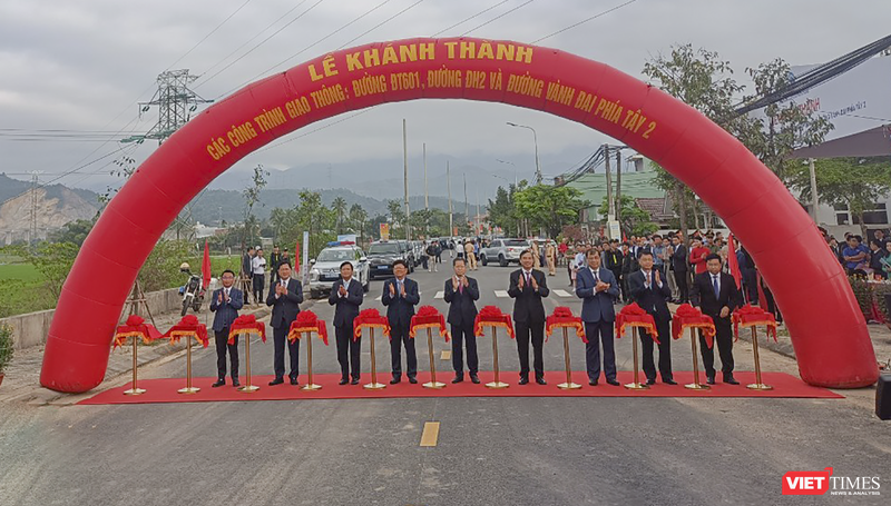 Sáng 30/1, UBND TP Đà Nẵng chính thức đưa 3 tuyến giao thông trọng điểm gồm: Tuyến ĐT 601, ĐH 2 và đường vành đai phía Tây 2 vào vận hành, khai thác.