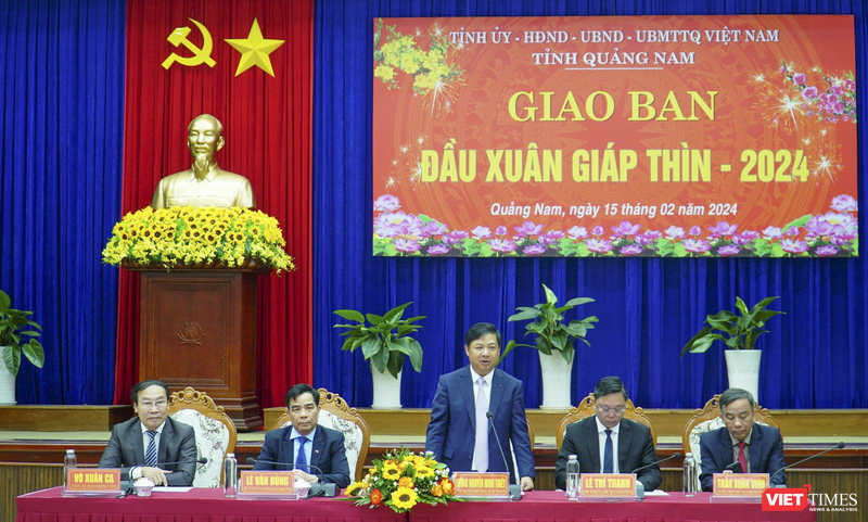 Ông Lương Nguyễn Minh Triết - Bí thư tỉnh Quảng Nam phát biểu tại buổi giao ban đầu xuân Giáp Thìn 2024. (Ảnh Quang Thọ)