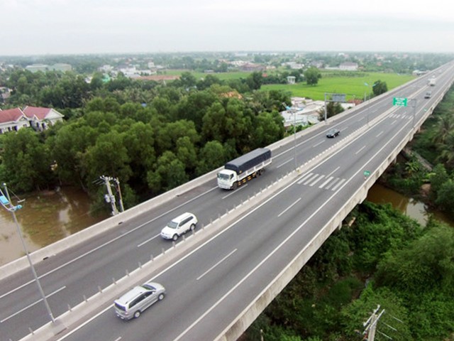 Cao tốc TP.HCM - Trung Lương có chiều dài toàn tuyến là 61,9 km, vận tốc thiết kế 120 km/h, tổng kinh phí đầu tư gần 10.000 tỷ đồng. Ảnh: Zing