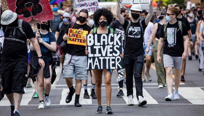 Phong trào Black Lives Matter tiếp tục dâng cao. Ảnh: CNN.