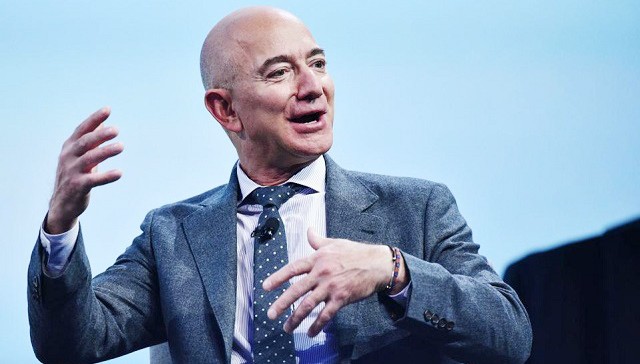 Jeff Bezos, ông chủ sáng lập Amazon và là người giàu nhất thế giới hiện nay với tổng tài sản 113 tỉ đô la.
