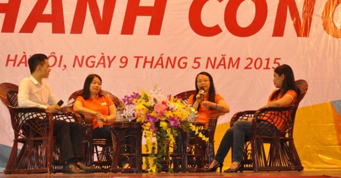 Bà Chu Thị Thanh Hà, Chủ tịch HĐQT FPT Telecom đang chia sẻ tại chương trình FPT CEO talk