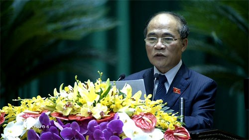 Chủ tịch Quốc hội Nguyễn Sinh Hùng yêu cầu cả hệ thống chính trị vào cuộc bảo vệ độc lập chủ quyền. 