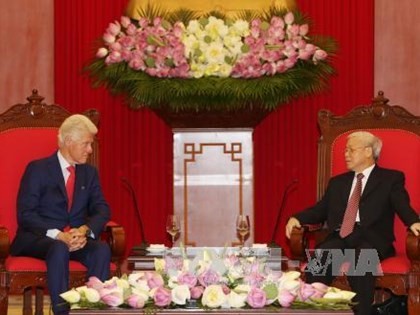 Tổng Bí thư Nguyễn Phú Trọng tiếp cựu Tổng thống Bill Clinton vừa có chuyến thăm lần thứ 5 tới Việt Nam nhân 20 năm Việt-Mỹ bình thường hóa quan hệ