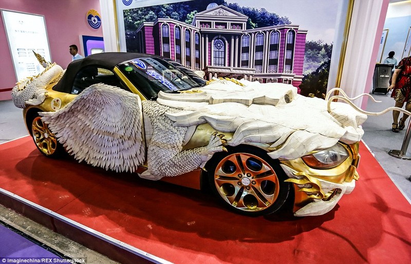 "Siêu xe rồng" dát vàng đang được triển lãm ở Quảng Châu