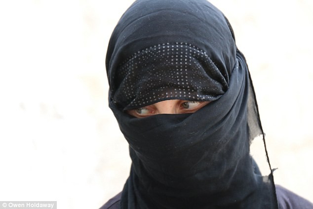 Nữ nô lệ tình dục 16 tuổi kể chuyện phục vụ trùm khủng bố IS al-Baghdadi 