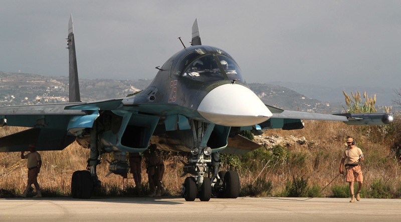 Máy bay ném bom Su-34 của Nga tha, gia chiến dịch không kích tại Syria