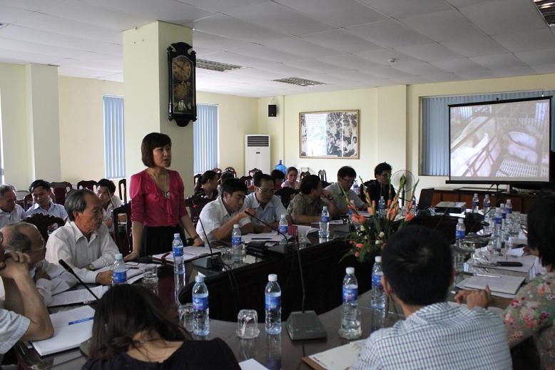 Nữ doanh nhân trẻ Trần Thị Thuấn Hoa trong một cuộc họp