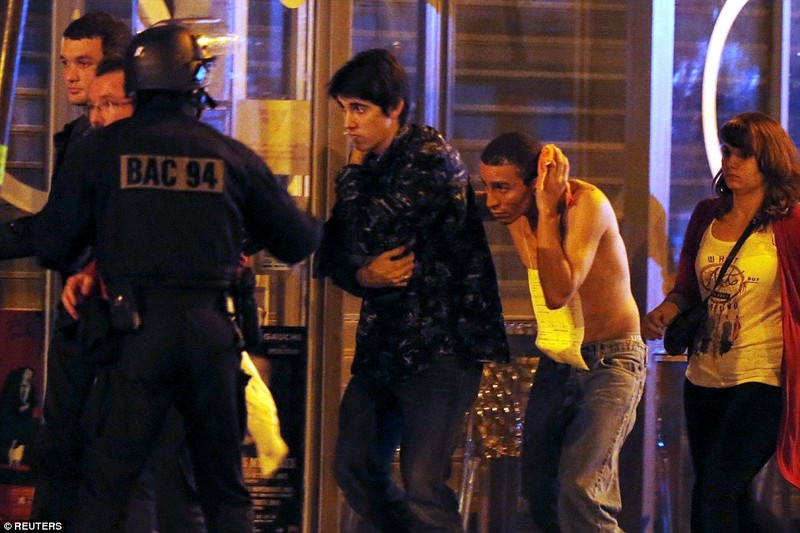 Nước Pháp chấn động bởi hàng loạt các vụ khủng bố kinh hoàng