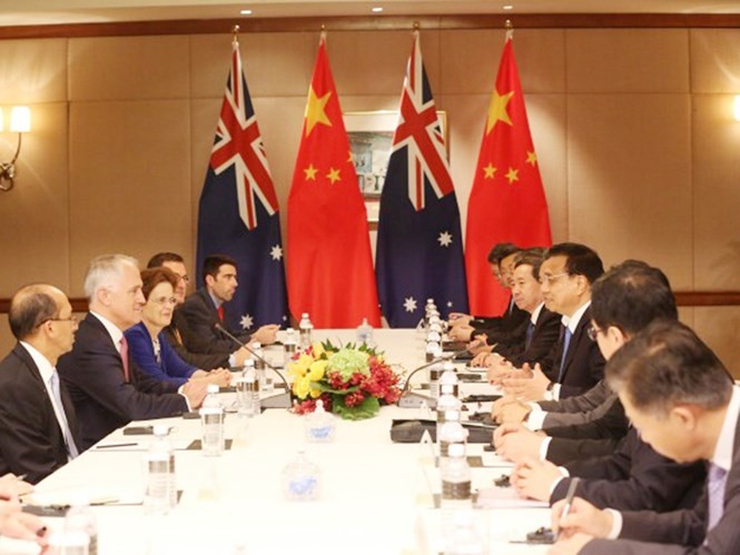 Hai thủ tướng Úc và Trung Quốc trong cuộc gặp song phương ngày 21.11 ở Kuala Lumpur, Malaysia - Ảnh: The Australian Financial Review