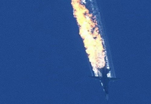 Su-24 Nga trúng tên lửa bốc cháy