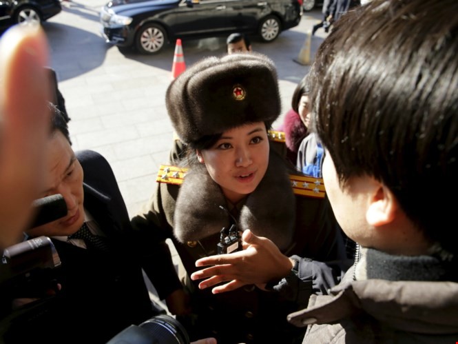 Hyon Song-wol xuất hiện trước công chúng tại một khách sạn ở Bắc Kinh ngày 11.12 - Ảnh: Reuters