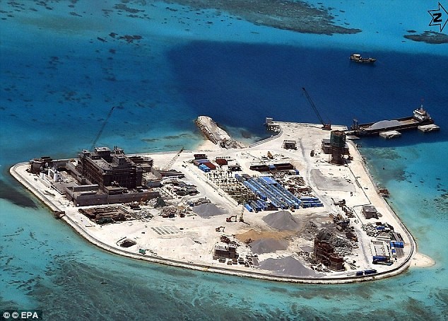 Một đảo nhân tạo Trung Quốc xây trái phép trên biển Đông 