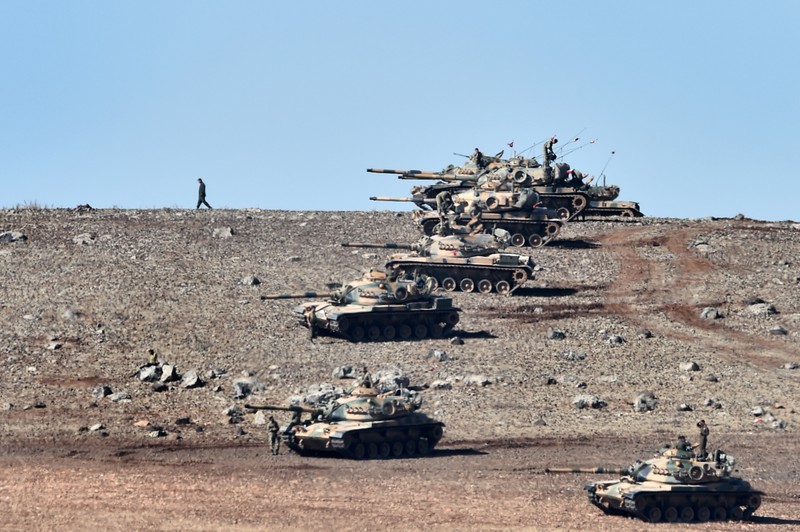 Thổ nã pháo yểm hộ phiến quân tháo chạy khỏi Syria