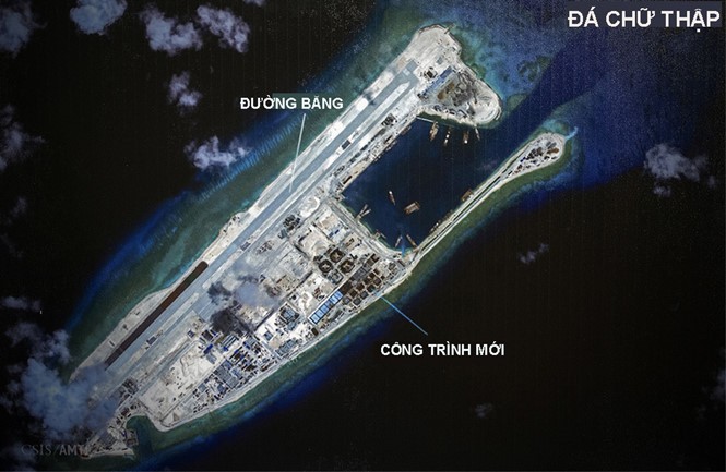 Trung Quốc ngang nhiên xây dựng đường băng trên Đá Chữ Thập thuộc quần đảo Trường Sa của Việt Nam - Ảnh: Reuters