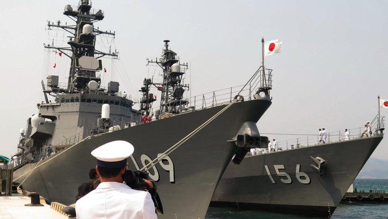 Hai khu trục hạm Nhật Bản cập cảng Cam Ranh trong tháng 4/2016