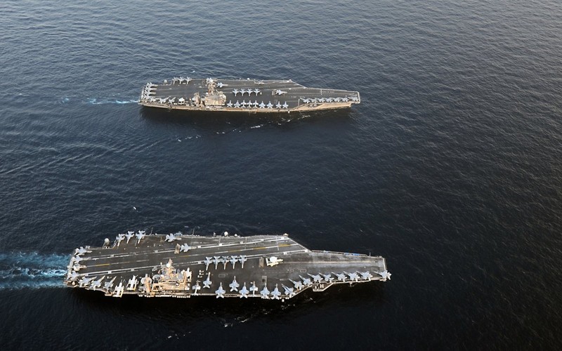 Hai tàu sân bay Mỹ đang tập trận rầm rộ ở sát Biển Đông thị uy