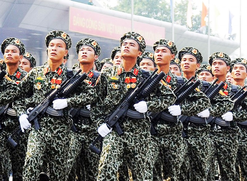 Lực lượng trinh sát đặc nhiệm Việt Nam trang bị súng tiểu liên sản xuất theo giấy phép công nghệ của Israel
