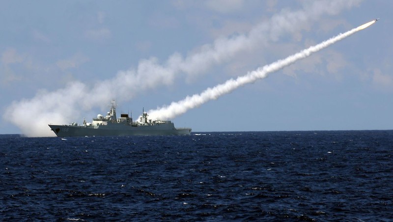 Khu trục hạm Trung Quốc phóng tên lửa trong cuộc tập trận hồi đầu tháng 7 vừa qua ở Biển Đông
