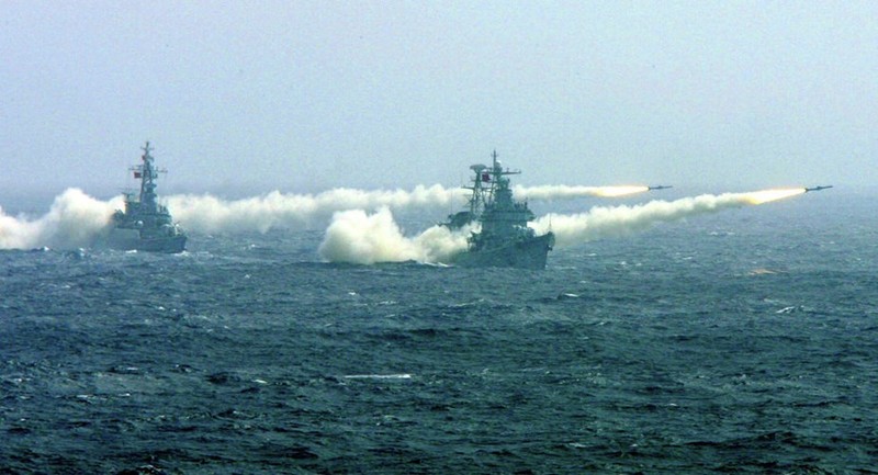Chiến hạm Trung Quốc tập trận, phóng tên lửa trên biển
