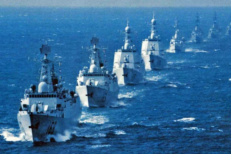 Chiến hạm hải quân Trung Quốc tập trận trên biển