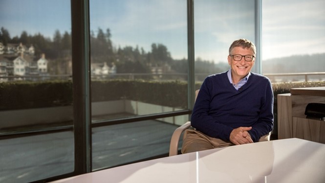 Bill Gates đang giúp đỡ Microsoft phát triển một trợ lý ảo. 