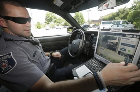 Cảnh sát tuần tra có thể quan sát mọi góc độ qua màn hình cảm ứng.