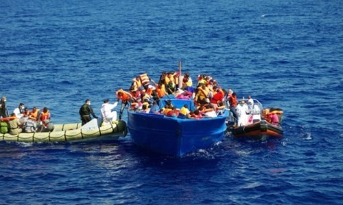 Lực lượng cứu hộ Ý giúp người bị nạn trên Địa Trung Hải - Ảnh: minh họa:  AFP