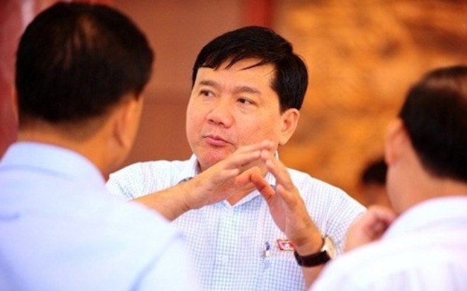 Bộ trưởng Bộ Giao thông Vận tải Đinh La Thăng (giữa) - Ảnh: Pháp luật Tp.HCM