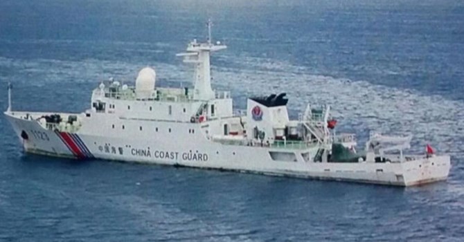 Tàu hải cảnh Trung Quốc thả neo tại Luconia Shoals. Ảnh DR