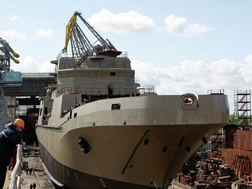 Chiếc tàu đổ bộ lớp Ivan Gren đầu tiên tại xưởng đóng tàu Yantar