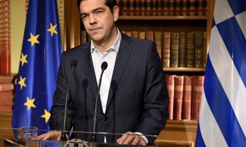 Sức ép đang đè nặng lên chính phủ của Thủ tướng Alexis Tsipras. Ảnh: The Guardian