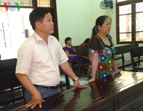 Ông Phượng và bà Xuân tại phiên tòa (Ảnh: Hồ Hồng Tuyến