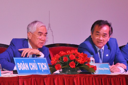 Chủ tịch Lê Hùng Dũng và Phó chủ tịch thường trực Hà Thanh Hùng. Ảnh: Lệ Chi.