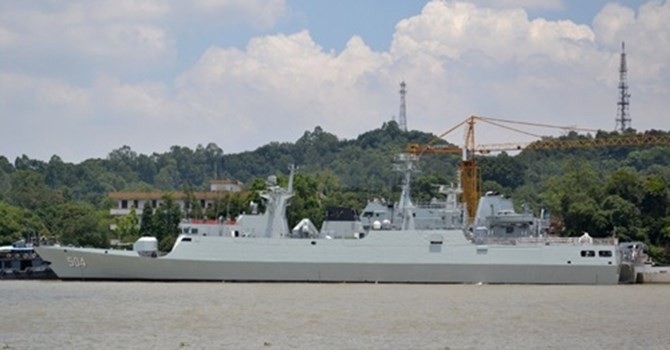 Trung Quốc triển khai tàu hộ vệ tên lửa ra Biển Đông