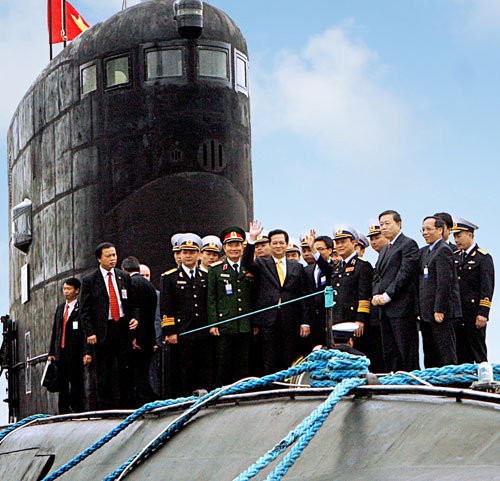 Thủ tướng Nguyễn Tấn Dũng tới thăm kíp thủy thủ tàu ngầm Việt Nam học tập tại Liên bang Nga