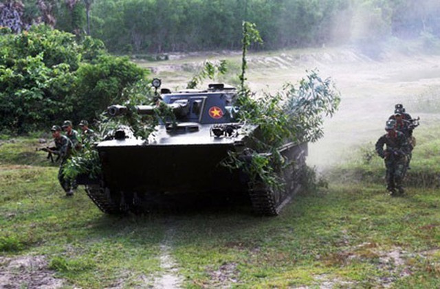 Hải quân đánh bộ Việt Nam nên có “xe tăng bơi” tự hành 2S25 trợ chiến