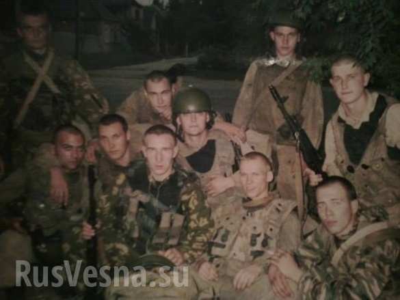 Vadim Tumakov cũng những người đồng ngũ khi ở lực lượng đặc nhiệm Bộ Nội vụ