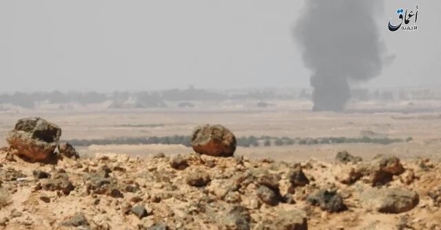 Bức ảnh từ truyền thông của IS, được cho là vị trí chiếc máy bay Không quân Syria bị bắn rơi