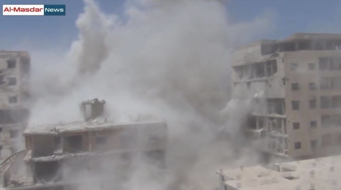Hỏa lực dữ dội dìm thành phố vệ tinh Darayya vào khói lửa