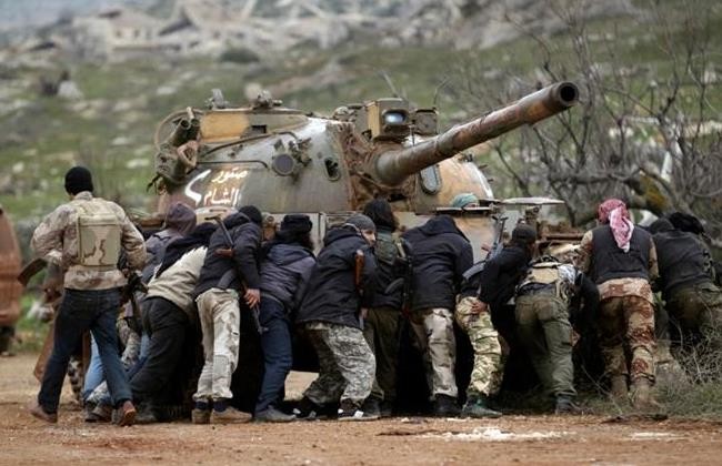 Nhóm Jund Al-Aqsa (Al Qaeda Syria) cố gắng hỗ trợ khởi động một chiếc xe tăng