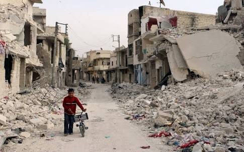 Một khu phố đổ nát ngoại ô Damascus đã tìm lại được hòa bình